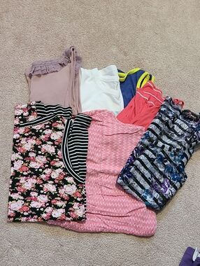Mixed Women's Tops Lot (7) -clearance (Xs/s)